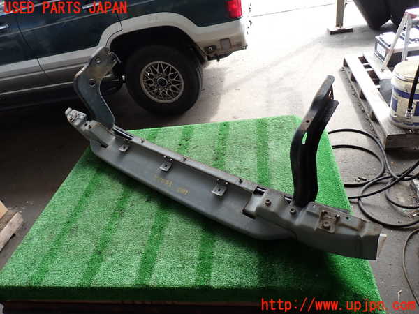 2UPJ-9241131014]ビッグホーン(UBS73GW)フロントバンパーホースメント 中古_3