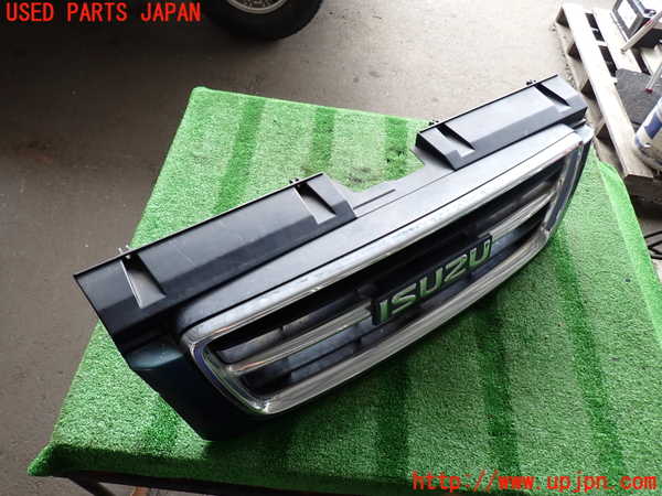 2UPJ-9241131050]ビッグホーン(UBS73GW)ラジエターグリル 中古_3