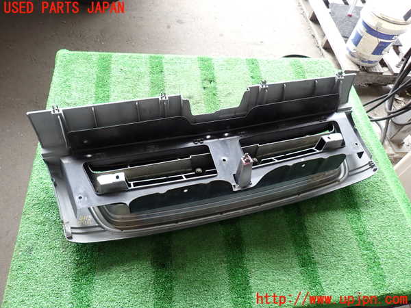 2UPJ-9241131050]ビッグホーン(UBS73GW)ラジエターグリル 中古_5