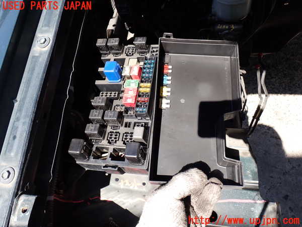 2UPJ-9241136742]ビッグホーン(UBS73GW)ヒューズボックス2 中古_2