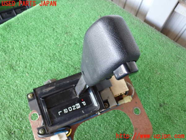 2UPJ-9241137555]ビッグホーン(UBS73GW)ATシフトレバー 中古_2