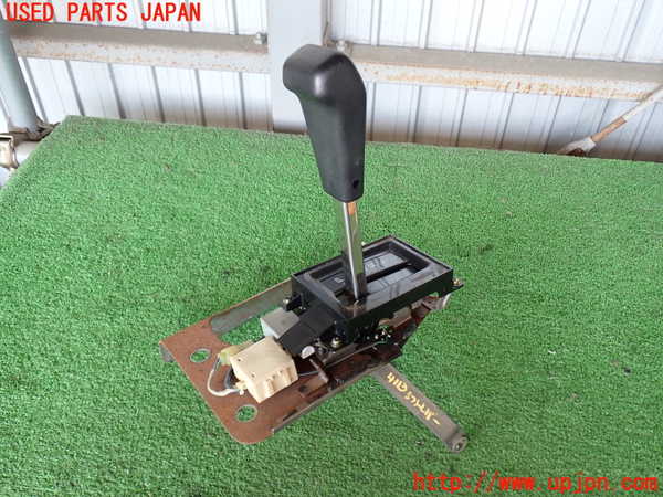 2UPJ-9241137555]ビッグホーン(UBS73GW)ATシフトレバー 中古_3