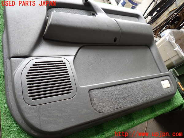 2UPJ-9241131234]ビッグホーン(UBS73GW)右前ドア内張り 中古_2