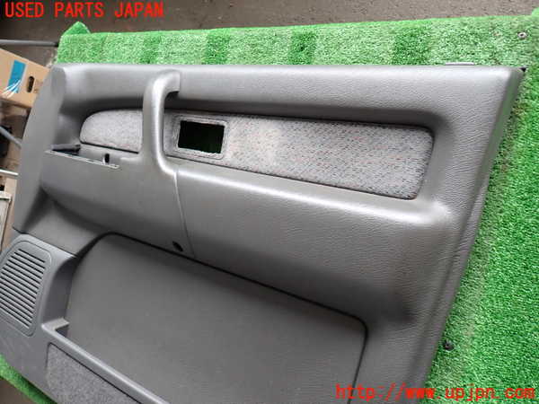 2UPJ-9241131234]ビッグホーン(UBS73GW)右前ドア内張り 中古_3