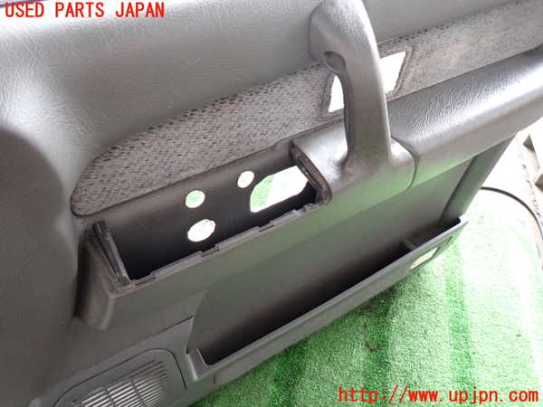 2UPJ-9241131234]ビッグホーン(UBS73GW)右前ドア内張り 中古_4