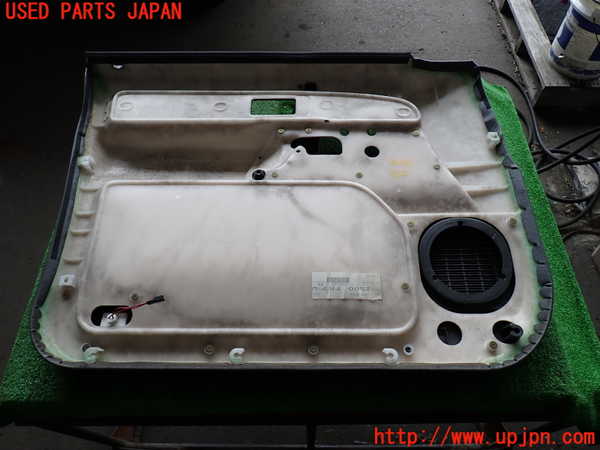 2UPJ-9241131234]ビッグホーン(UBS73GW)右前ドア内張り 中古_5