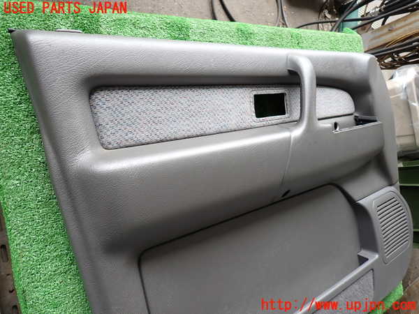 2UPJ-9241131264]ビッグホーン(UBS73GW)左前ドア内張り 中古_3