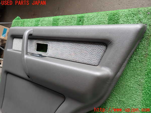 2UPJ-9241131294]ビッグホーン(UBS73GW)右後ドア内張り 中古_3