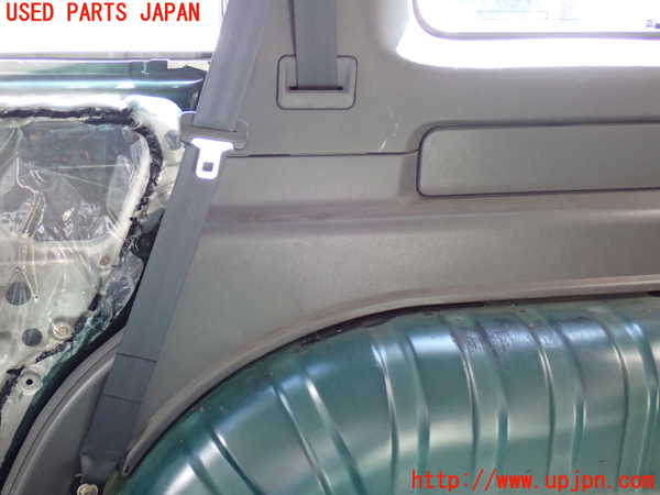 2UPJ-9241137675]ビッグホーン(UBS73GW)右リアピラートリム 中古_3