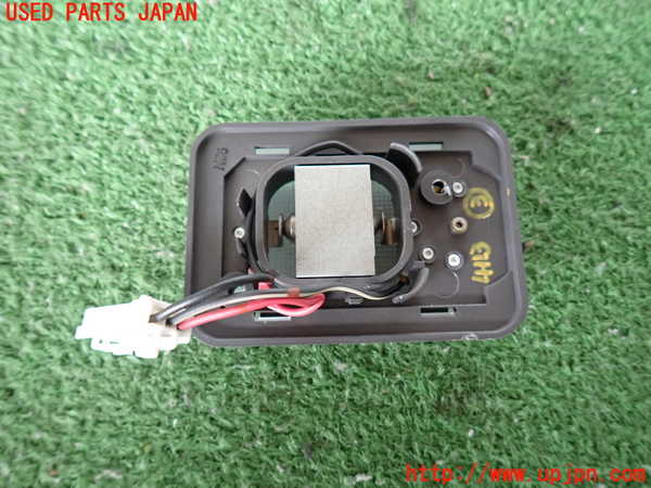 2UPJ-9241136413]ビッグホーン(UBS73GW)ルームランプ3 中古　（ラゲッジ 真中）_2