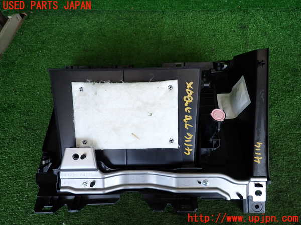 2UPJ-9241147516]CX-5(KF2P)グローブボックス1 中古_3