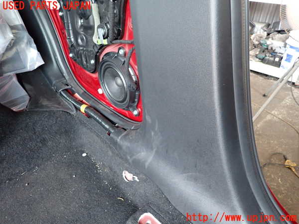 2UPJ-9241147670]CX-5(KF2P)左センターピラートリム 中古_4