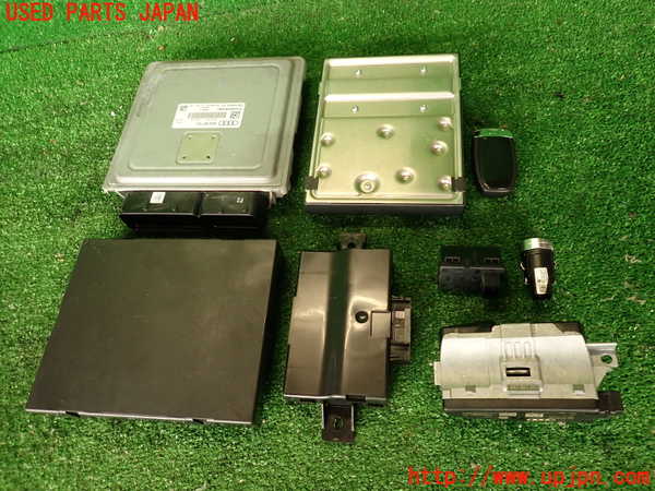 2UPJ-9241166110]アウディ・A7 スポーツバック(4GCGWC)エンジンコンピューター 中古_2