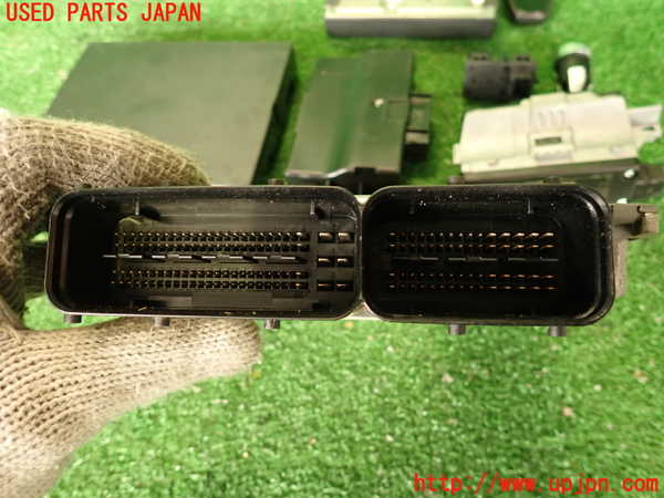 2UPJ-9241166110]アウディ・A7 スポーツバック(4GCGWC)エンジンコンピューター 中古_3