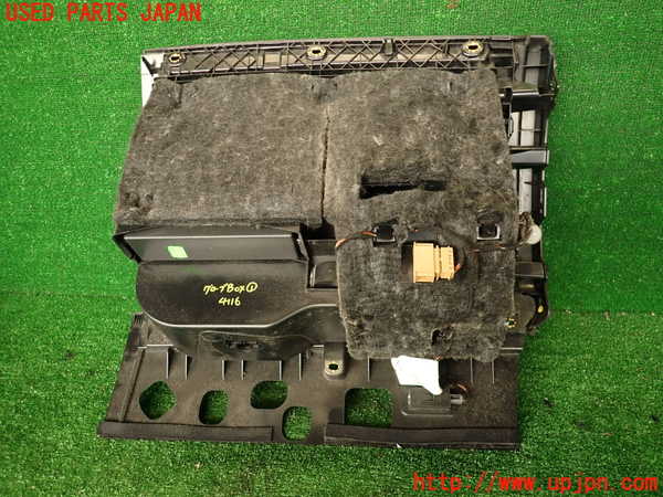 2UPJ-9241167516]アウディ・A7 スポーツバック(4GCGWC)グローブボックス1 中古_5