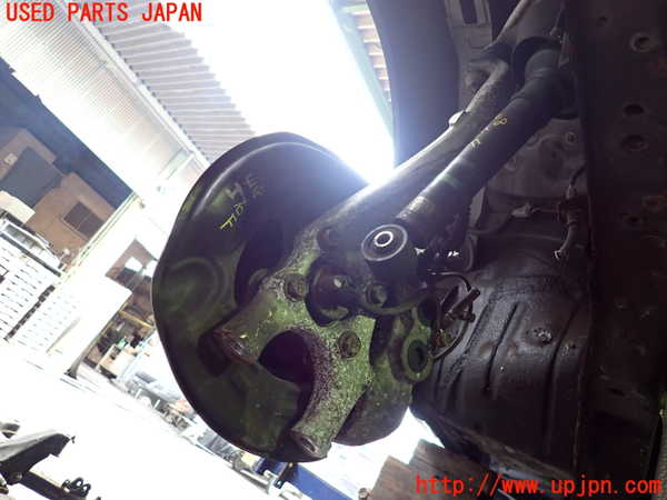 2UPJ-9241184290]セルシオ(UCF31)右フロントナックルハブ 中古_2