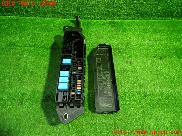 1UPJ-9241216741]クラウン ハイブリッド(AZSH20)ヒューズボックス1 中古_2