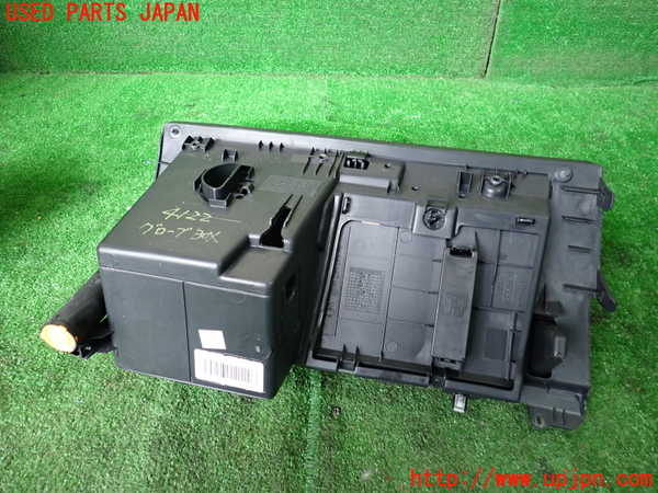 1UPJ-9241227516]プジョー・RCZ(T7R5F02)グローブボックス1 中古_3