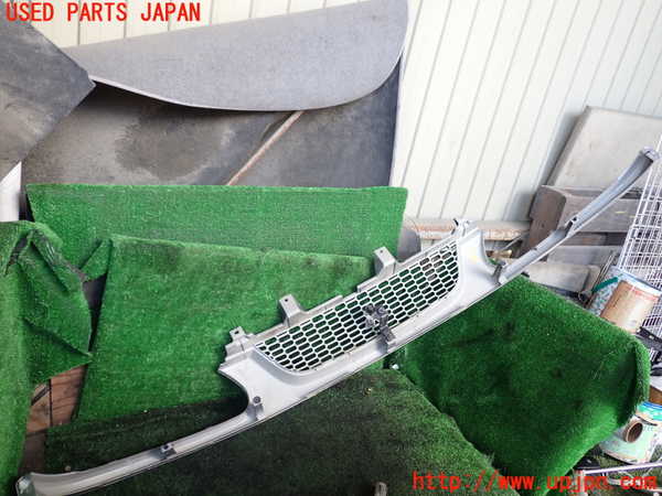1UPJ-9241231050]デリカ スペースギア(PD6W)ラジエターグリル 中古_3