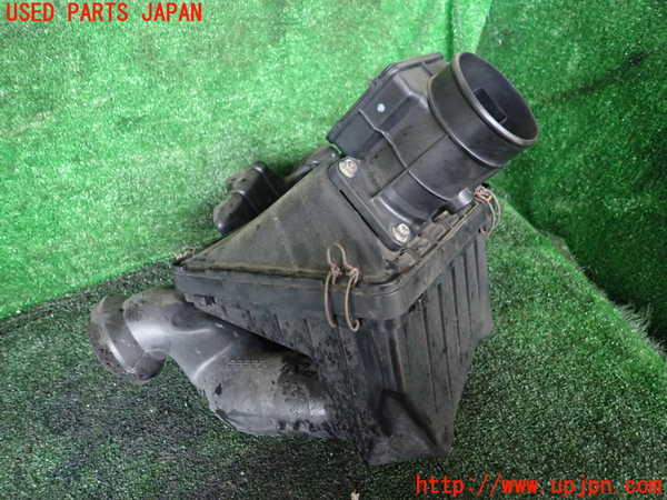 1UPJ-9241232560]デリカ スペースギア(PD6W)エアクリーナーボックス 中古_2