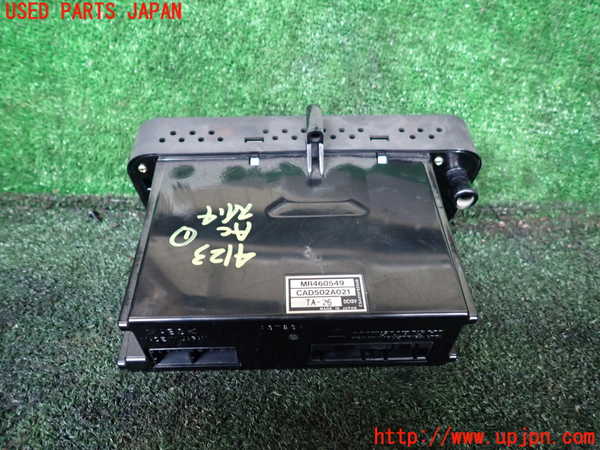 1UPJ-9241236066]デリカ スペースギア(PD6W)エアコンスイッチ1 中古_3