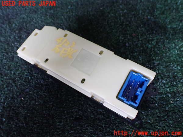 1UPJ-9241236240]デリカ スペースギア(PD6W)右前パワーウィンドウスイッチ 中古_2