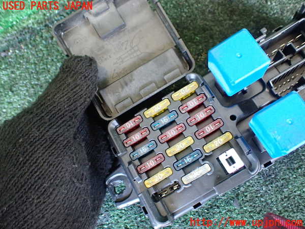 1UPJ-9241236742]デリカ スペースギア(PD6W)ヒューズボックス2 (室内) 中古_3
