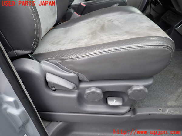 1UPJ-9241237035]デリカ スペースギア(PD6W)運転席シート 中古_4