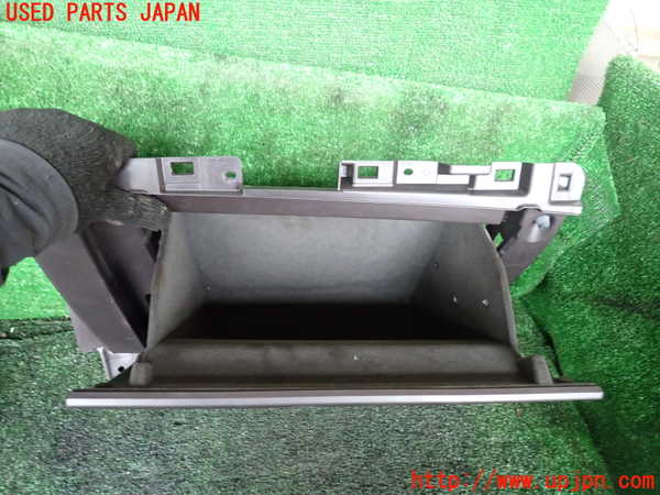 1UPJ-9241247516]CX-8(KG2P)グローブボックス1 中古_2