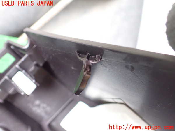 1UPJ-9241247516]CX-8(KG2P)グローブボックス1 中古_4