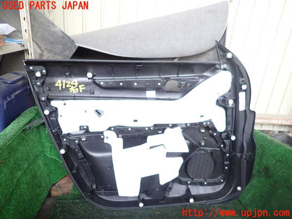 1UPJ-9241241234]CX-8(KG2P)右前ドア内張り 中古_4