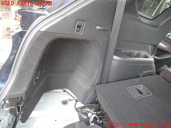 1UPJ-9241247680]CX-8(KG2P)左リアピラートリム 中古_3