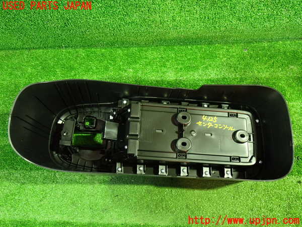 1UPJ-9241257540]ステップワゴン スパーダ ハイブリッド(RP5)センターコンソール 中古_3