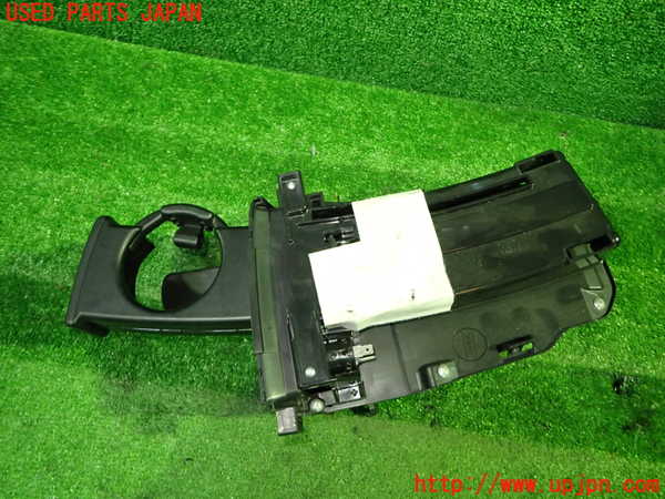 1UPJ-9241257810]ステップワゴン スパーダ ハイブリッド(RP5)ドリンクホルダー 中古_2