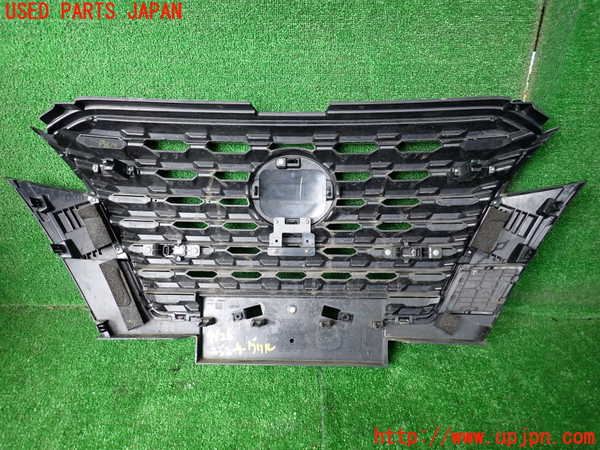 1UPJ-9241261050]キックス(RP15)ラジエターグリル 中古_4