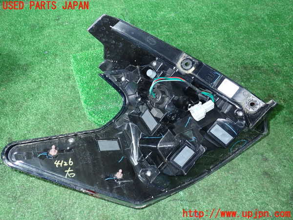 1UPJ-9241261530]キックス(RP15)右テールランプ 中古_2