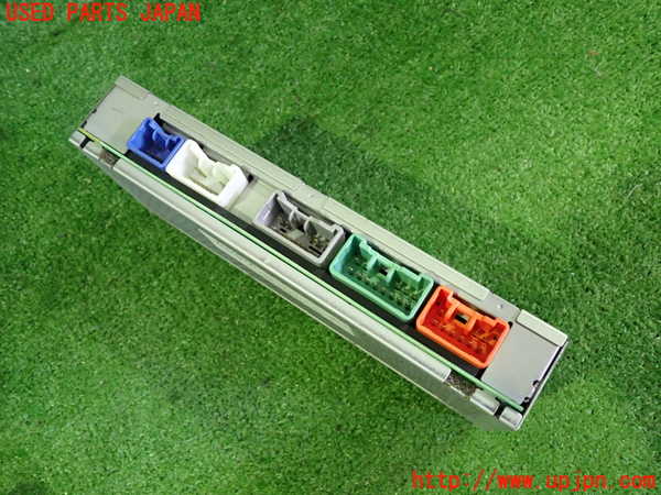 2UPJ-9241306525]セルシオ(UCF21)アンプ 中古_3