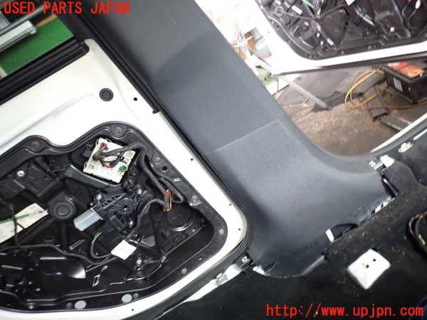 2UPJ-9241317670]ベンツ E200 W213(213042C)左センターピラートリム 中古_3