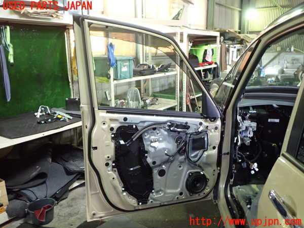 1UPJ-9241331260]セレナ e-POWER(GFC28)左前ドア 中古(43R-00033 M2H3)_5