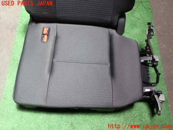 1UPJ-9241337265]セレナ e-POWER(GFC28)左3列目シート 中古_3