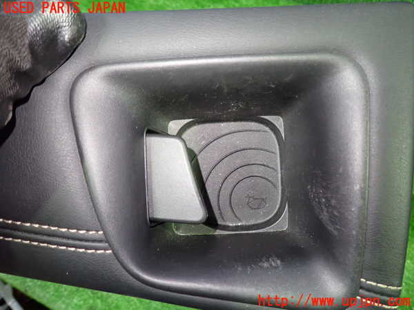 1UPJ-9241337841]セレナ e-POWER(GFC28)小物入れ1 中古_2