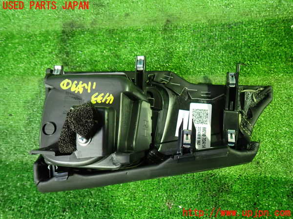 1UPJ-9241337841]セレナ e-POWER(GFC28)小物入れ1 中古_3