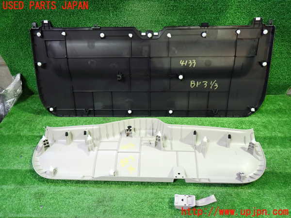 1UPJ-9241331578]セレナ e-POWER(GFC28)バックドア内張り 中古_2