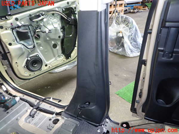 1UPJ-9241337665]セレナ e-POWER(GFC28)右センターピラートリム 中古_3