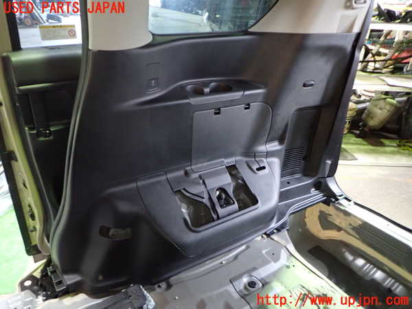1UPJ-9241337675]セレナ e-POWER(GFC28)右リアピラートリム 中古_4