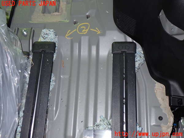 1UPJ-9241337497]セレナ e-POWER(GFC28)シートレール2 (2列目左) 中古_2