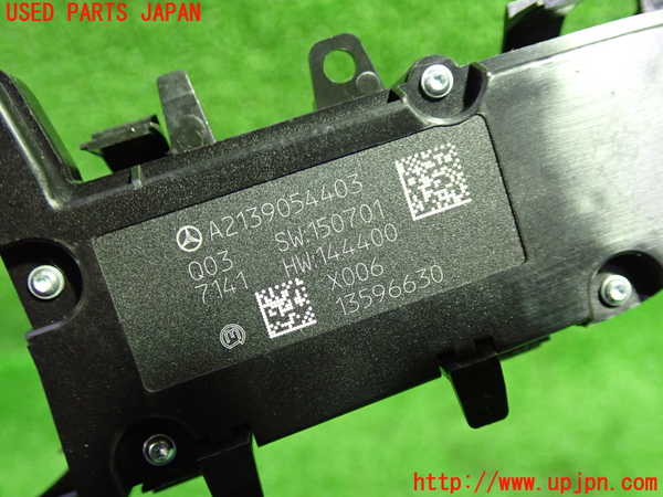 1UPJ-9241346307]ベンツ E200 クーペ(238342C)(C238)スイッチ2 (オーディオ操作他) 中古_2