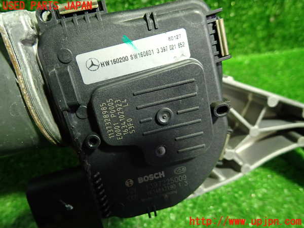 1UPJ-9241346770]ベンツ E200 クーペ(238342C)(C238)フロントワイパーモーター 中古_3