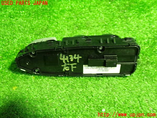 1UPJ-9241346240]ベンツ E200 クーペ(238342C)(C238)右パワーウィンドウスイッチ 中古_4