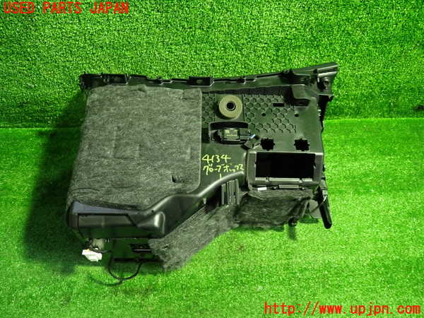 1UPJ-9241347516]ベンツ E200 クーペ(238342C)(C238)グローブボックス1 中古_4